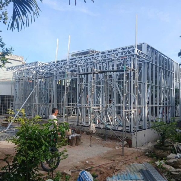 BÁO GIÁ THI CÔNG NHÀ KHUNG THÉP BẰNG THÉP MẠ NHẸ CỠ NHỎ DÙNG LÀM NHÀ VĂN PHÒNG
