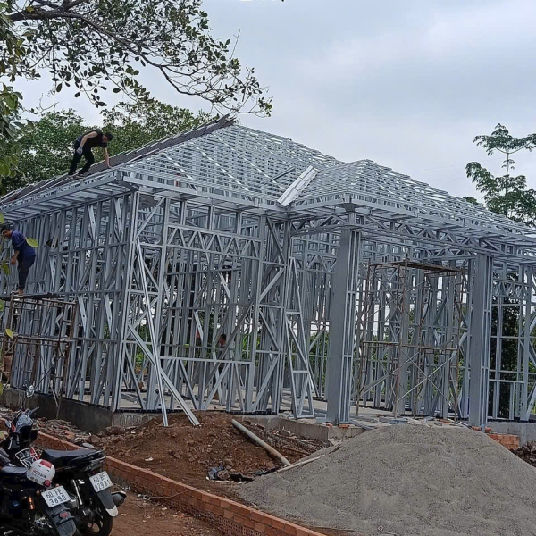 BÁO GIÁ THI CÔNG NHÀ KHUNG THÉP BẰNG THÉP MẠ NHẸ CỠ NHỎ DÙNG LÀM NHÀ VĂN PHÒNG